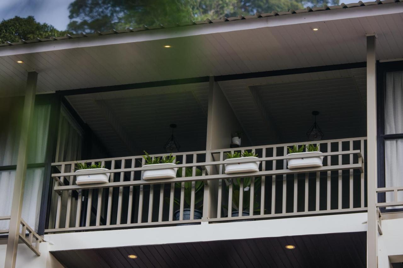 Misty Courtyard Resort Chinnakanal 外观 照片