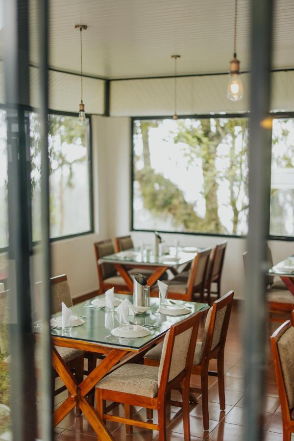 Misty Courtyard Resort Chinnakanal 外观 照片