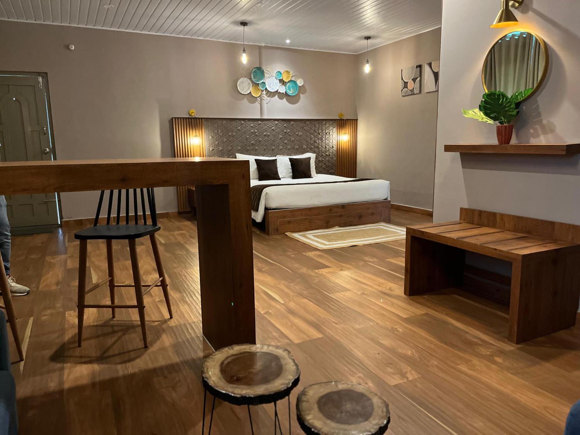 Misty Courtyard Resort Chinnakanal 外观 照片