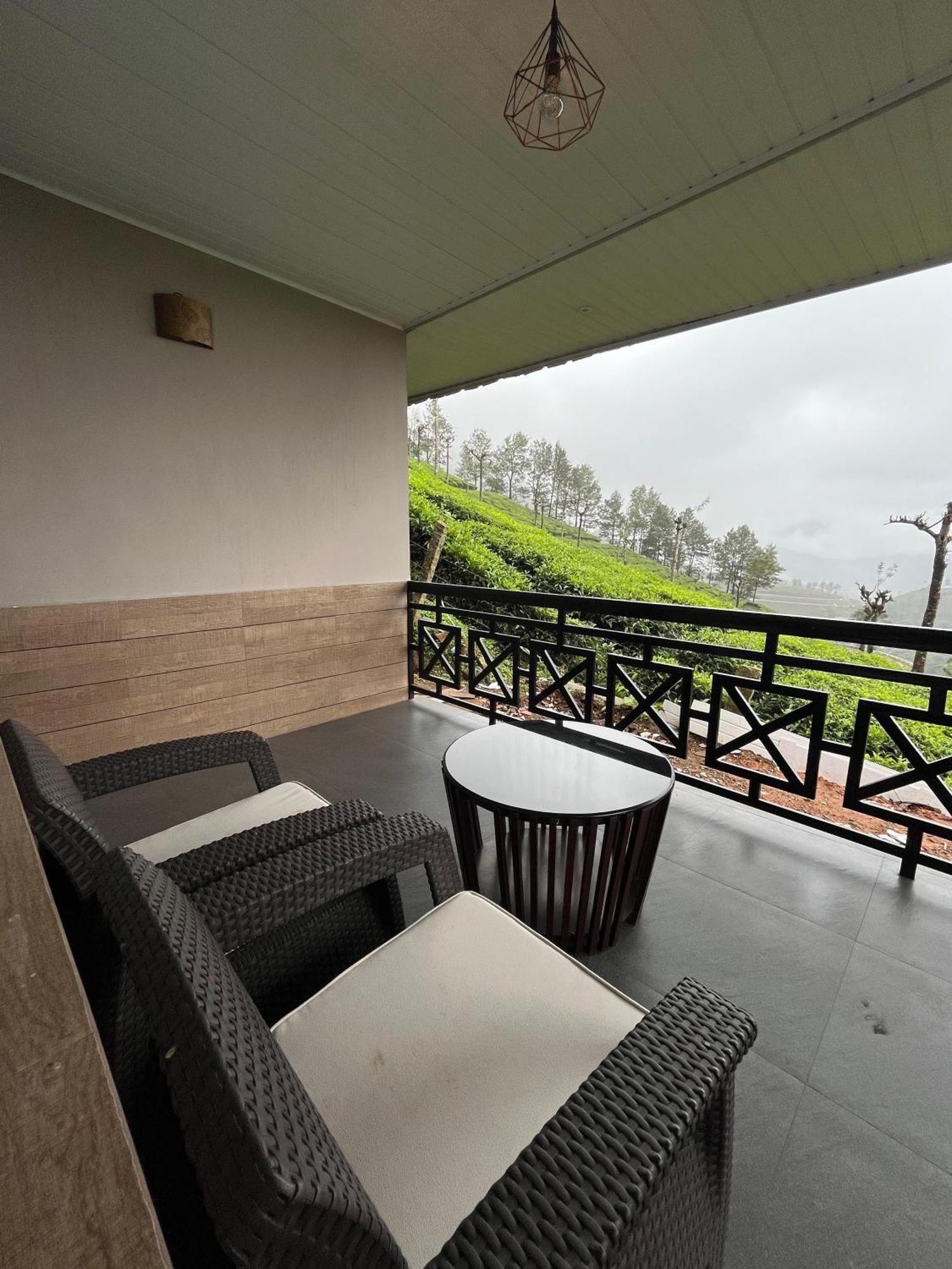 Misty Courtyard Resort Chinnakanal 外观 照片