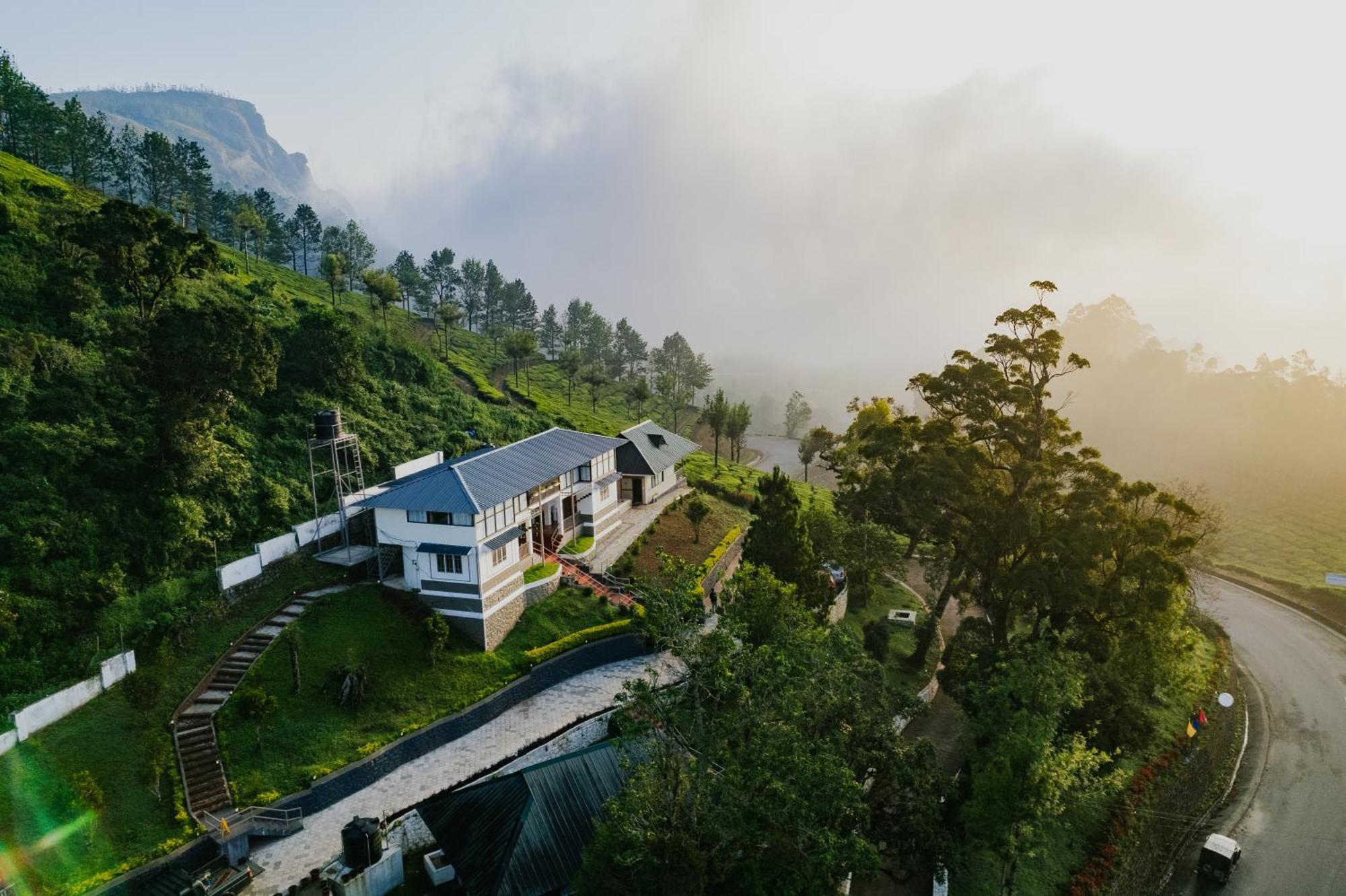 Misty Courtyard Resort Chinnakanal 外观 照片