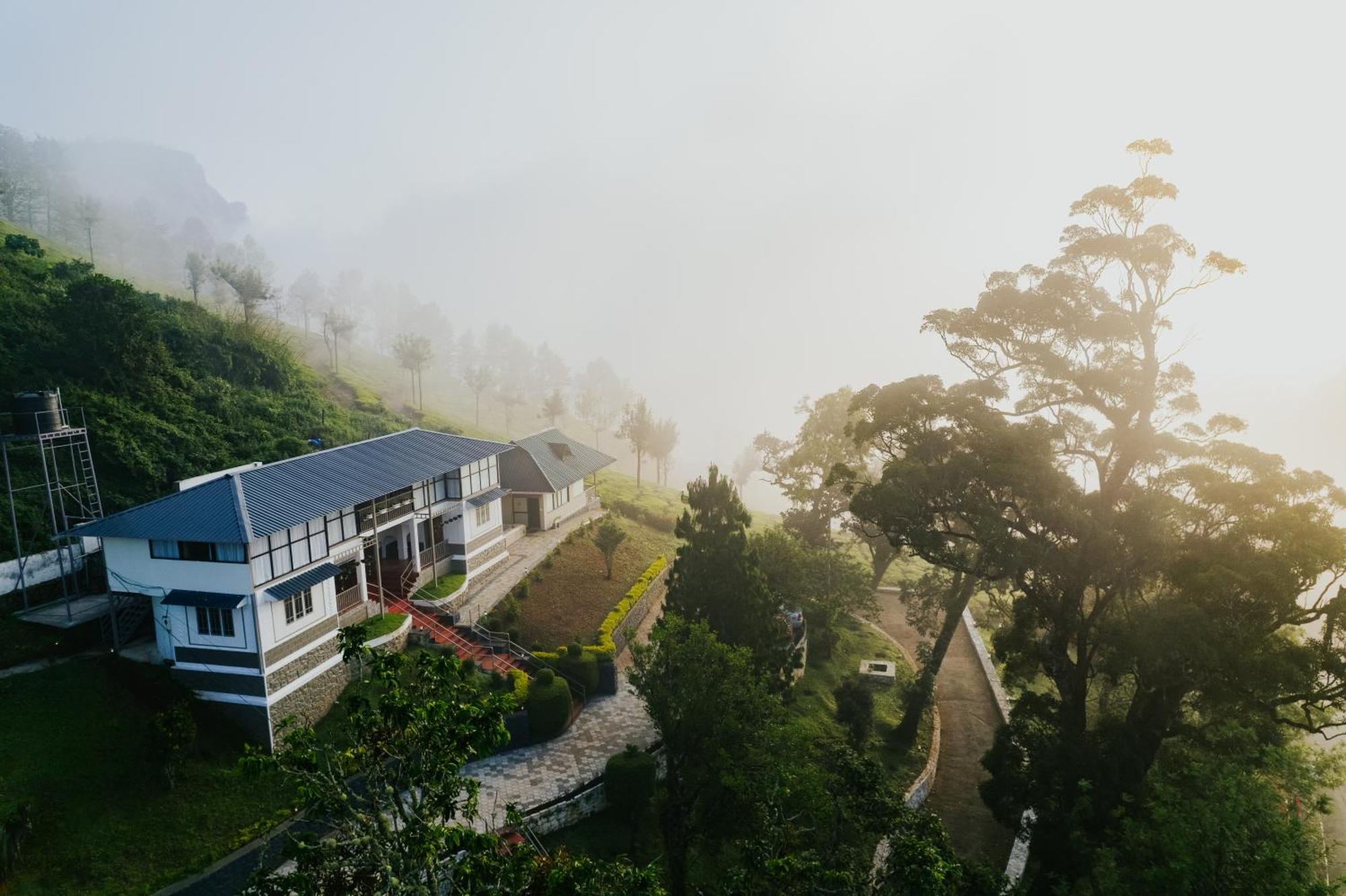 Misty Courtyard Resort Chinnakanal 外观 照片