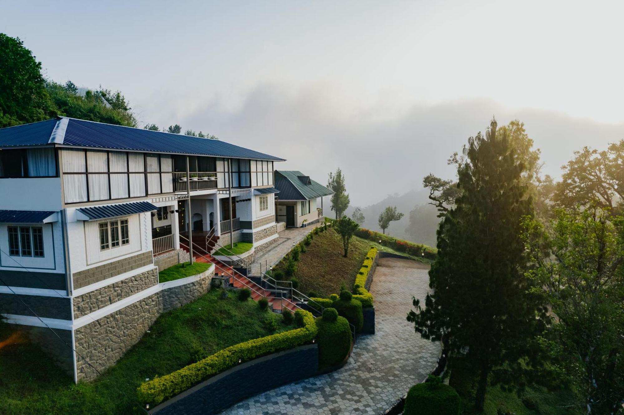 Misty Courtyard Resort Chinnakanal 外观 照片